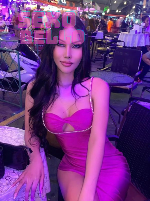 Snowflake Colette in Paris | sexemodels.org