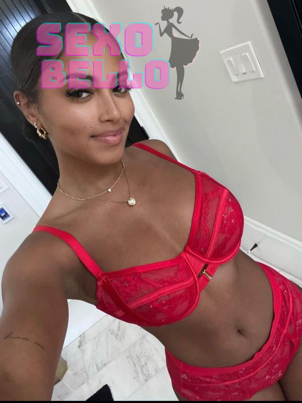 Priya la Divine dans Paris | sexemodels.org