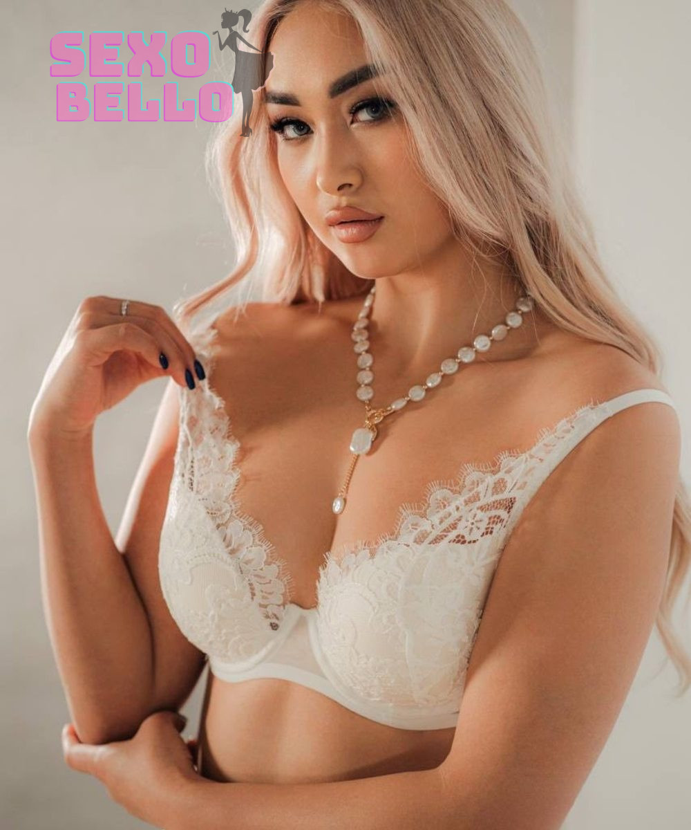 Glamorous Mei Escort Paris