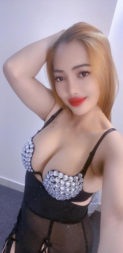 Aiko joyeuse Escort Paris