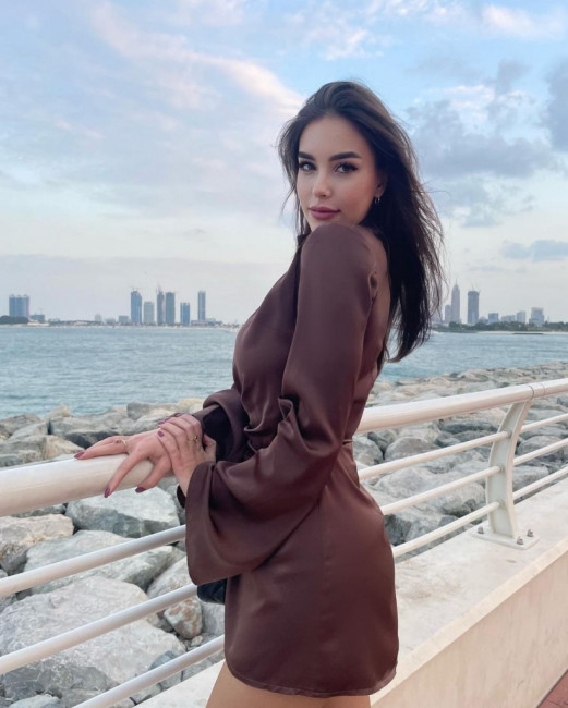 La mignonne Rosalia dans Paris | sexemodels.org