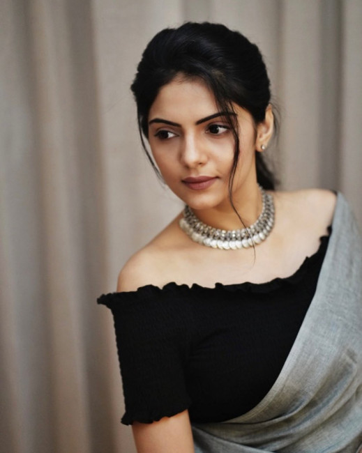Pretty Anjali Escort Paris