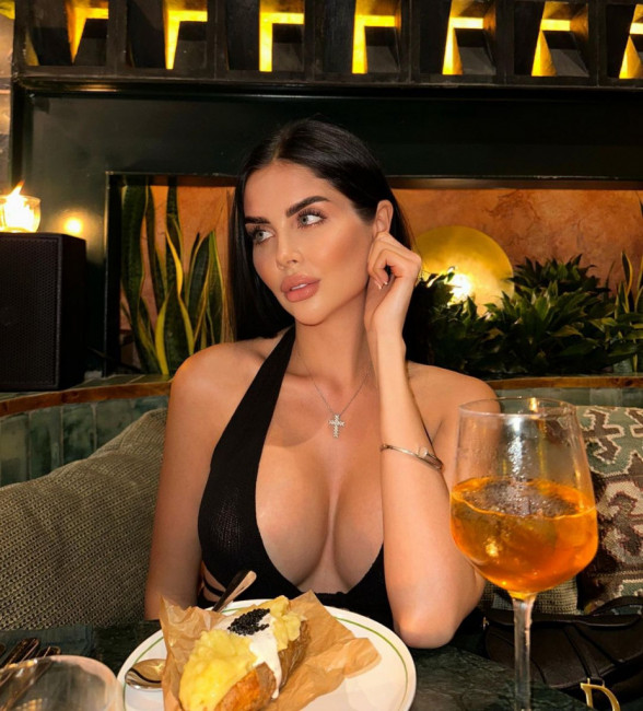 Lovely Carmen in Paris | sexemodels.org