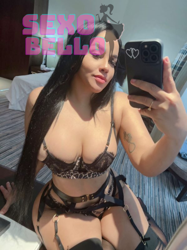 Réconforter Emilia dans Paris | sexemodels.org